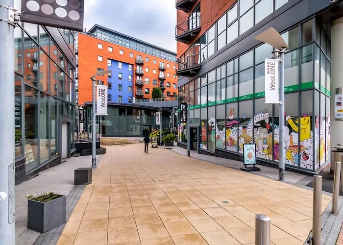 Spacious City 2 Bed, 2 Bath, Free Parking & Wifi
