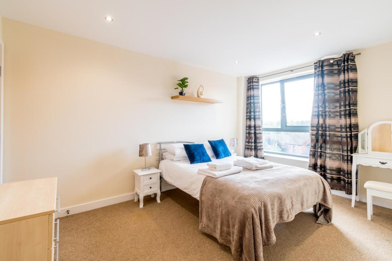 Appartamento Spacious 2 Bed, 2 Bath, Free Parking & Wifi *