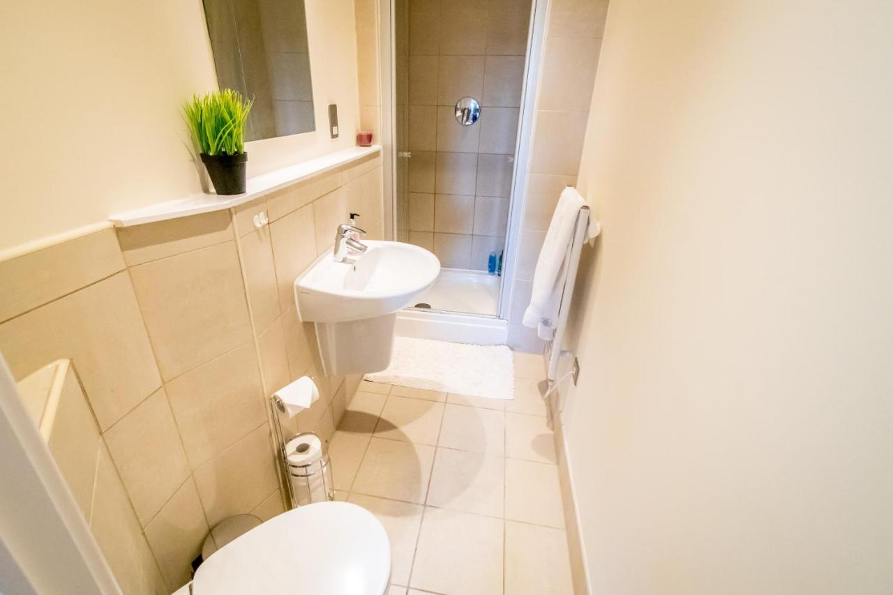 Appartamento Spacious 2 Bed, 2 Bath, Free Parking & Wifi