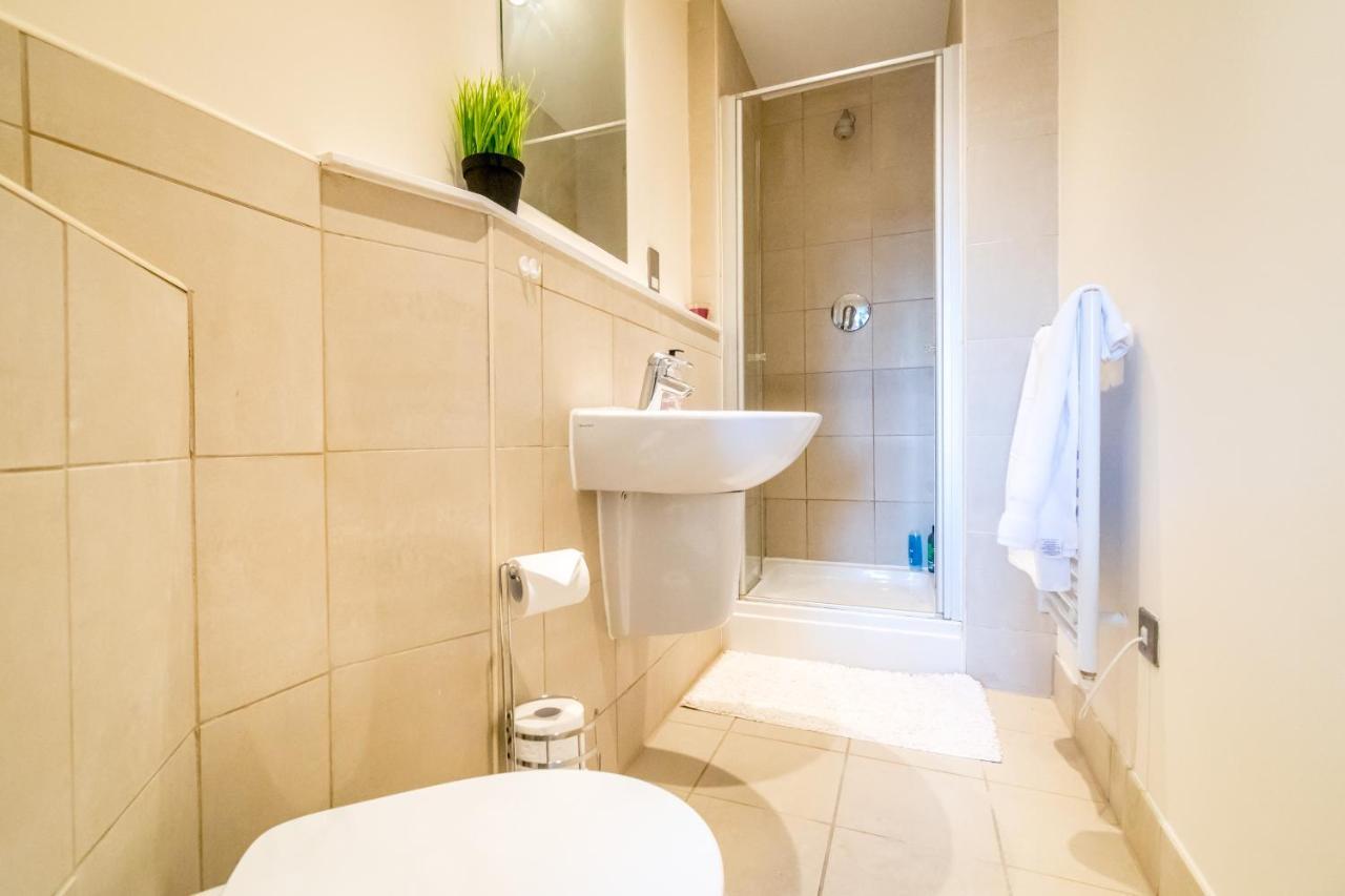 Spacious 2 Bed, 2 Bath, Free Parking & Wifi Apartment Sheffield